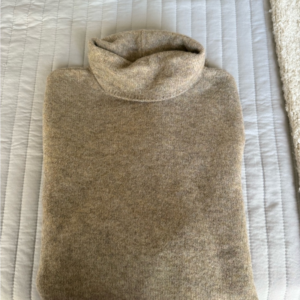 Abercrombie & Fitch Heathered Beige Turtleneck